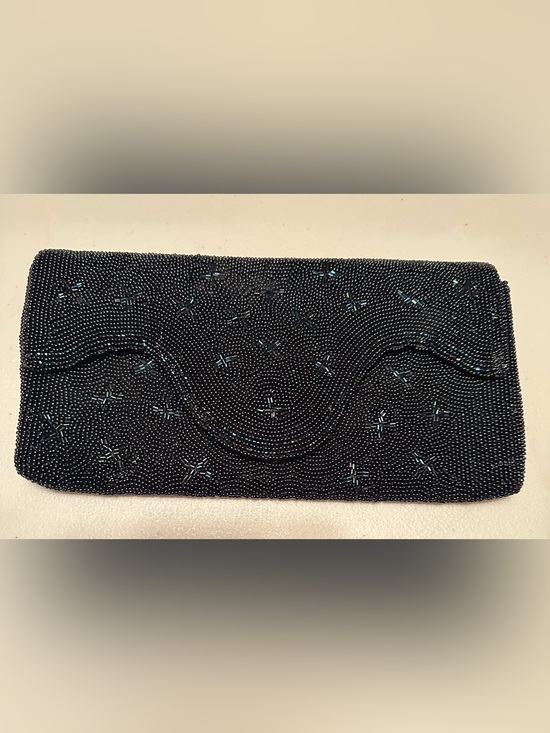 Handmade Handbags - Vintage, beautiful and elegantBeaded Clutch Wristlet. Handmade in Belgium.